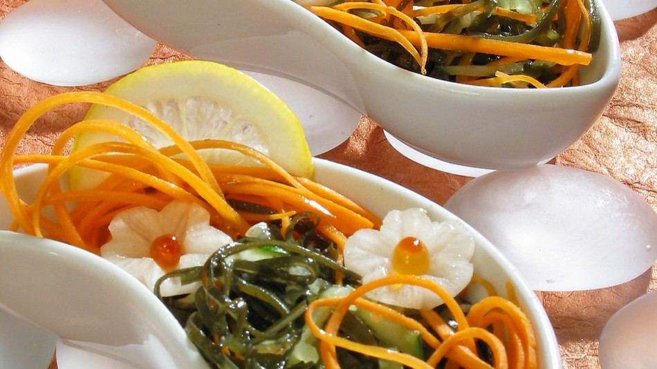 Салат с корейской морковью, сыром и курицей 